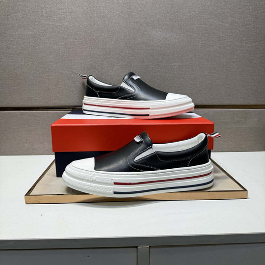 Damen Komfortable Slip-On Sneakers mit modischem Design und raffiniertem Sohlenprofil EB