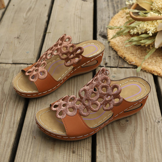 Damen Wedge-Sandalen mit floralem Riemendesign und komfortabler Fußbettgestaltung EB