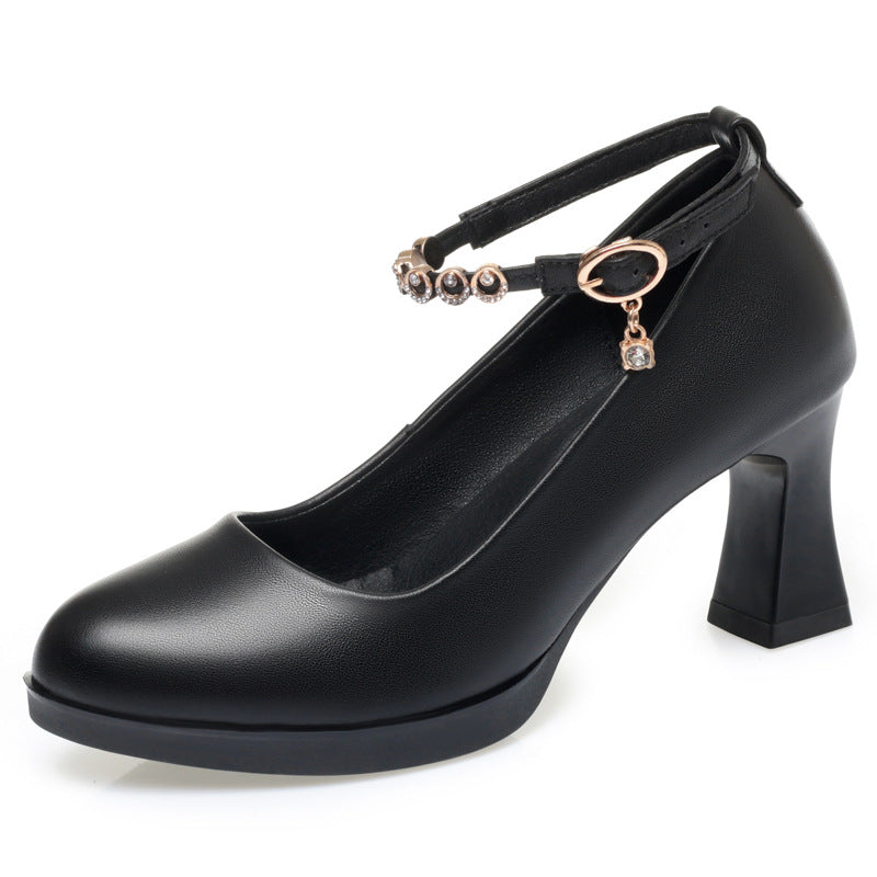 Damen Pumps mit elegantem Riemchen und funkelnden Schmuckdetails EB