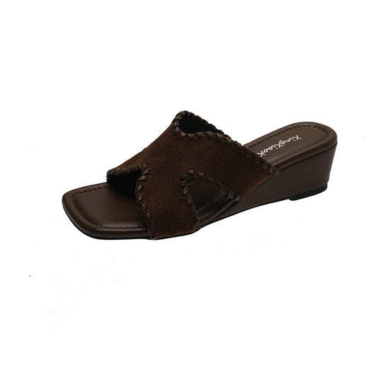 Damen Komfortable Mules mit modernen Steppdetails EB