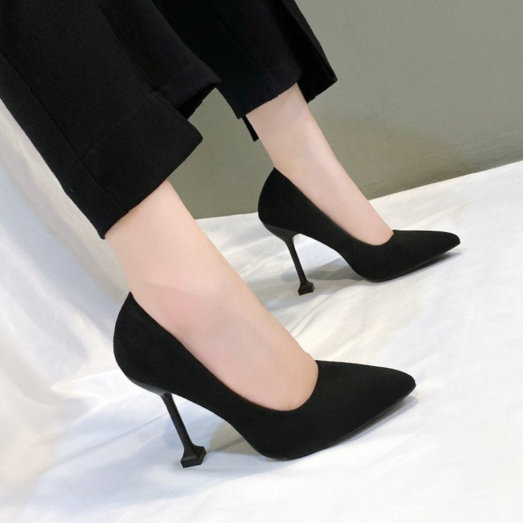 Damen elegante Spitzenpumps mit stilvollem Blockabsatz EB