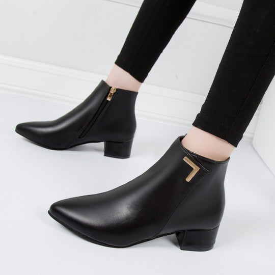 Damen elegante Ankle-Boots mit schmalem Absatz und metallischem Detail EB