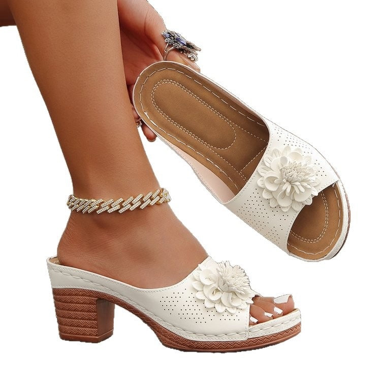 Damen Lederoptik-Peeptoe Mules mit Blütenapplikation und mittlerem Blockabsatz EB