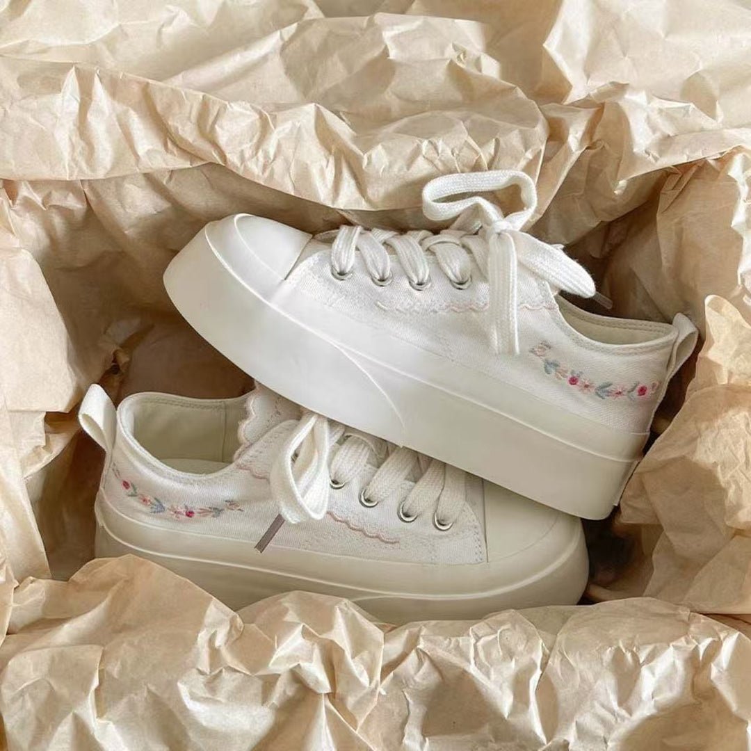 Damen Modische Plateau-Sneaker mit floralen Applikationen und atmungsaktiver Sohle EB