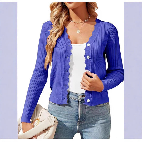 Damen Feiner Rippstrick Cropped-Cardigan mit Wellensaum und dekorativer Knopfleiste EB
