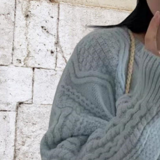 Damen Strickjacke im angesagten Zopfmuster und lässiger Silhouette EB