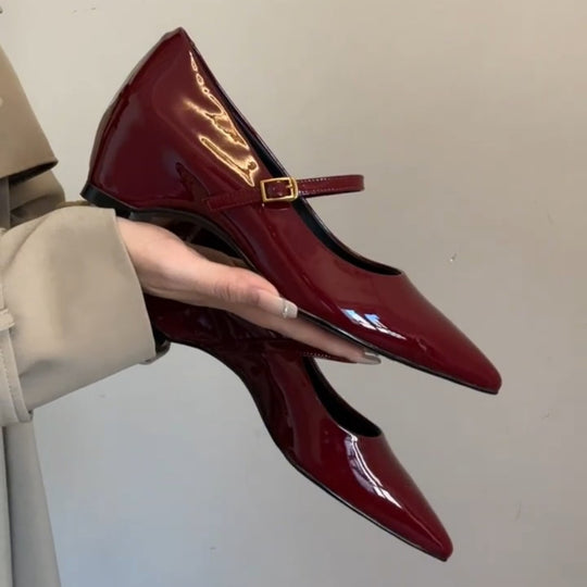 Damen elegante Pumps mit verstellbarem Riemen und spitzem Zehenbereich EB