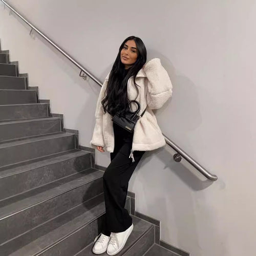 Damen kuschelige Fleecejacke mit praktischen aufgesetzten Taschen und modernem Stehkragen EB