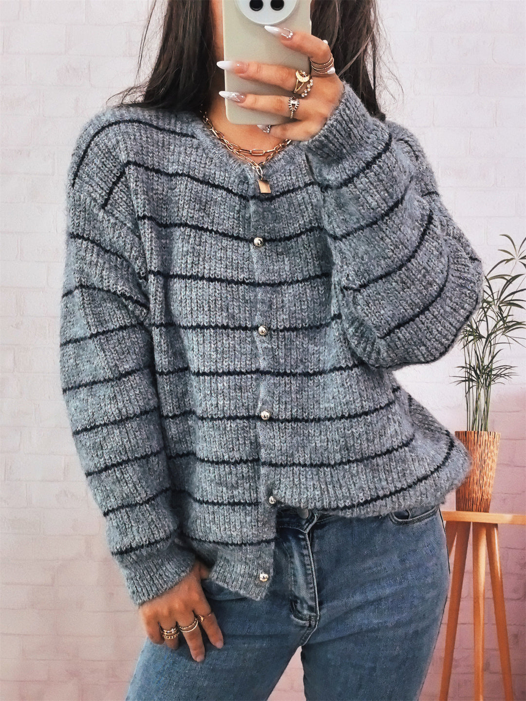 Damen gemütliche Strickjacke mit elegantem Streifenmuster und schimmernden Knöpfen EB