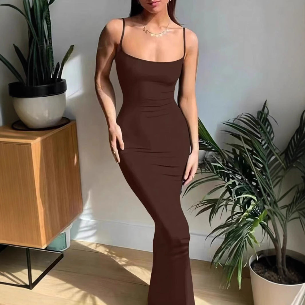Damen Elegantes Langes Kleid mit schmalem Schnitt und feinen Trägern EB