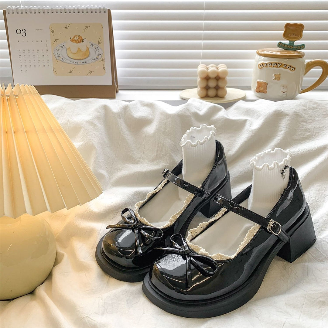 Damen Elegante Lackpumps mit verspieltem Schleifen-Detail und bequemer Sohle EB