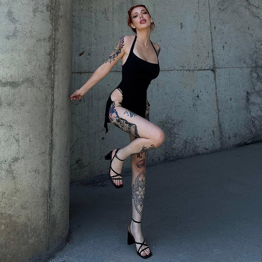 Damen sexy und modisches Halterkleid mit offenen Seiten und Ringelementen EB
