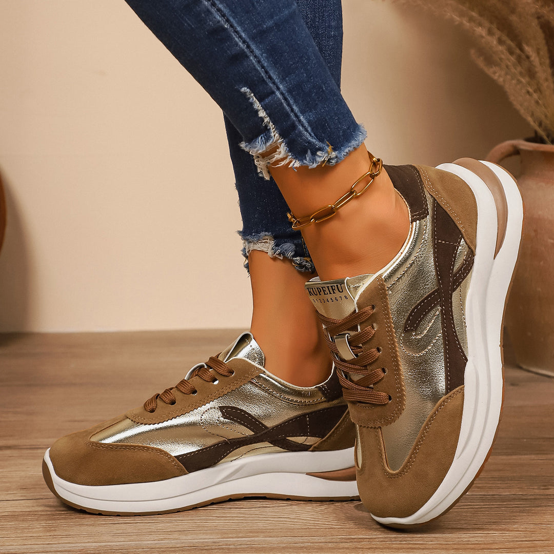 Damen Sportliche Sneakers mit Metallic-Akzenten und durchgehendem Komfort EB
