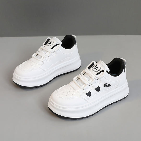 Damen modische Sneakers mit Herz-Applikationen und dämpfender Laufsohle EB