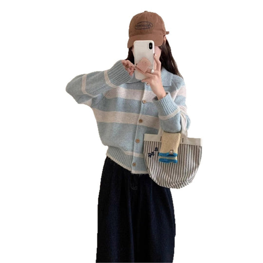 Damen Strickjacke mit charakteristischem Kragen und modischen Blockstreifen EB