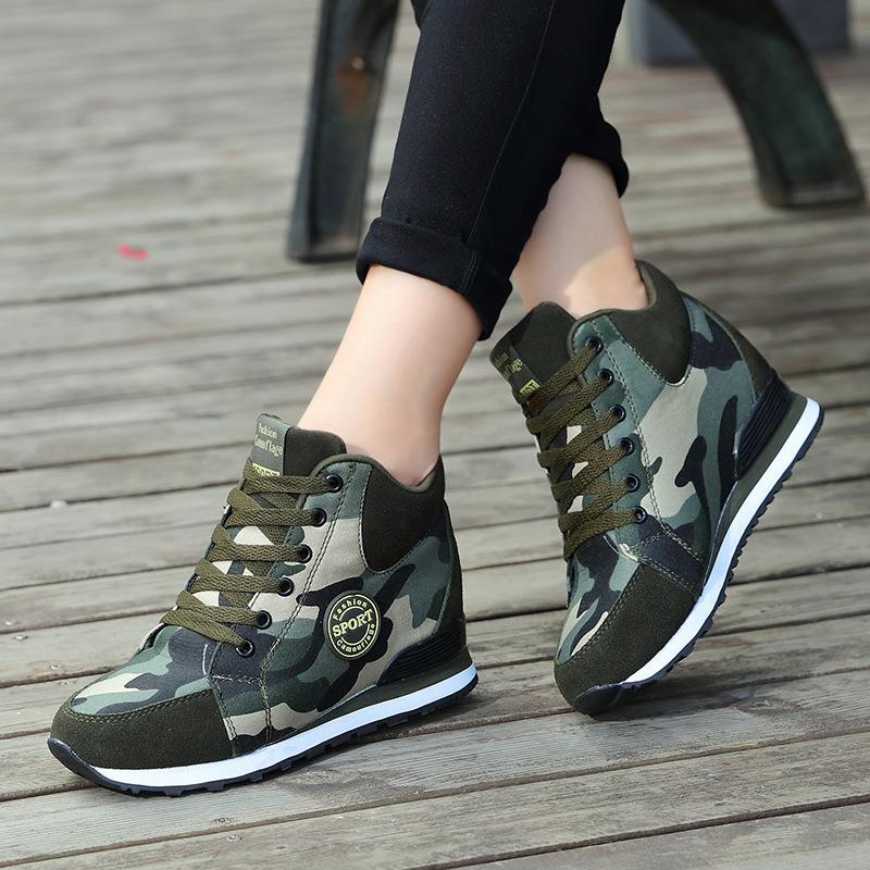 Damen Sportliche High-Top Sneakers mit Camouflage-Muster EB