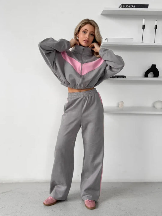 Damen cropped Zipjacke und weite Trackpants mit kontrastierendem Seitenstreifen Eichborn Berlin