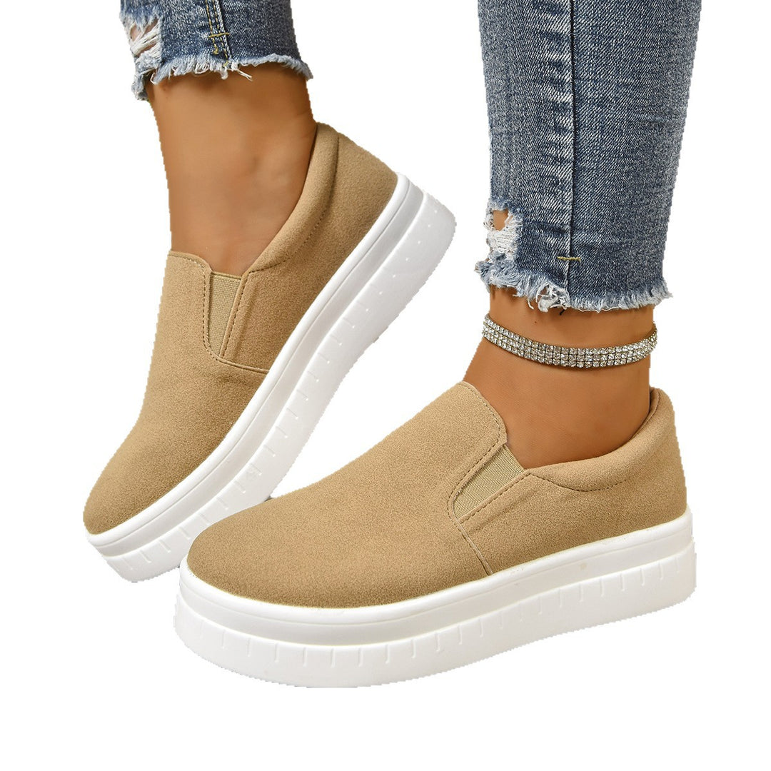 Damen Slip-On Freizeit-Sneaker mit breiter Leichtlauf-Plateausohle weichem Microvelours-Obermaterial und elastischen Seiteneinsätzen EB