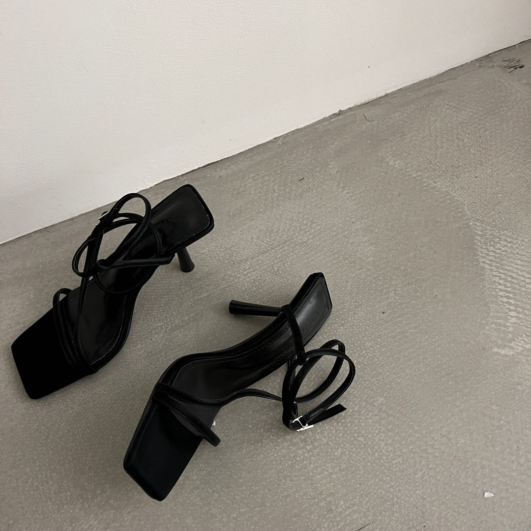 Damen elegante High Heel Sandalen mit zierlichem Riemendesign EB