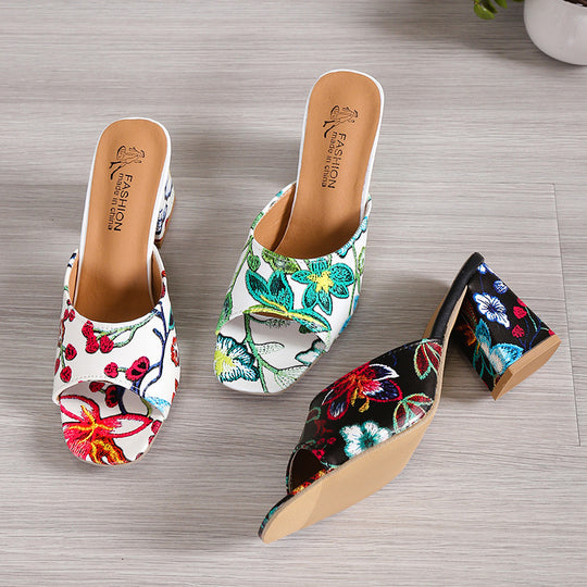 Damen Offene Riemchen-Sandaletten mit floralen Applikationen und modischem Blockabsatz EB