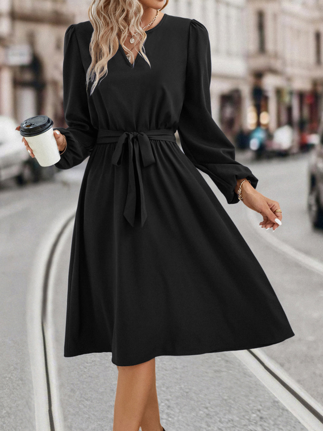 Damen Kleid mit V-Ausschnitt, Taillengürtel und eleganten langen Ärmeln EB