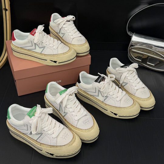 Damen modische Plattform Sneakers mit robustem Obermaterial und glänzendem Akzent EB