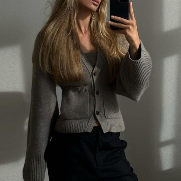 Damen Strickjacke mit tiefem V-Ausschnitt und praktischen Taschen EB