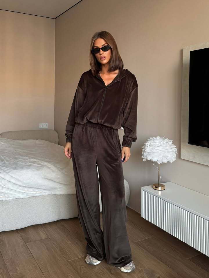 Damen Loungewear-Set mit leichtem Zip-Hoodie, elastischen Bündchen und weiten Palazzo-Hose EB
