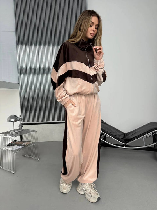 Damen Retro-inspiriertes Samt-Trackset mit Chevron-Design, Stehkragen und weiter High-Waist-Jogger Eichborn Berlin