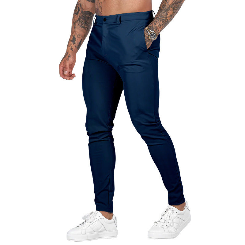 Herren nan Slim-Fit Stretch-Chino mit schmal zulaufendem Bein und dezenten Eingrifftaschen EB