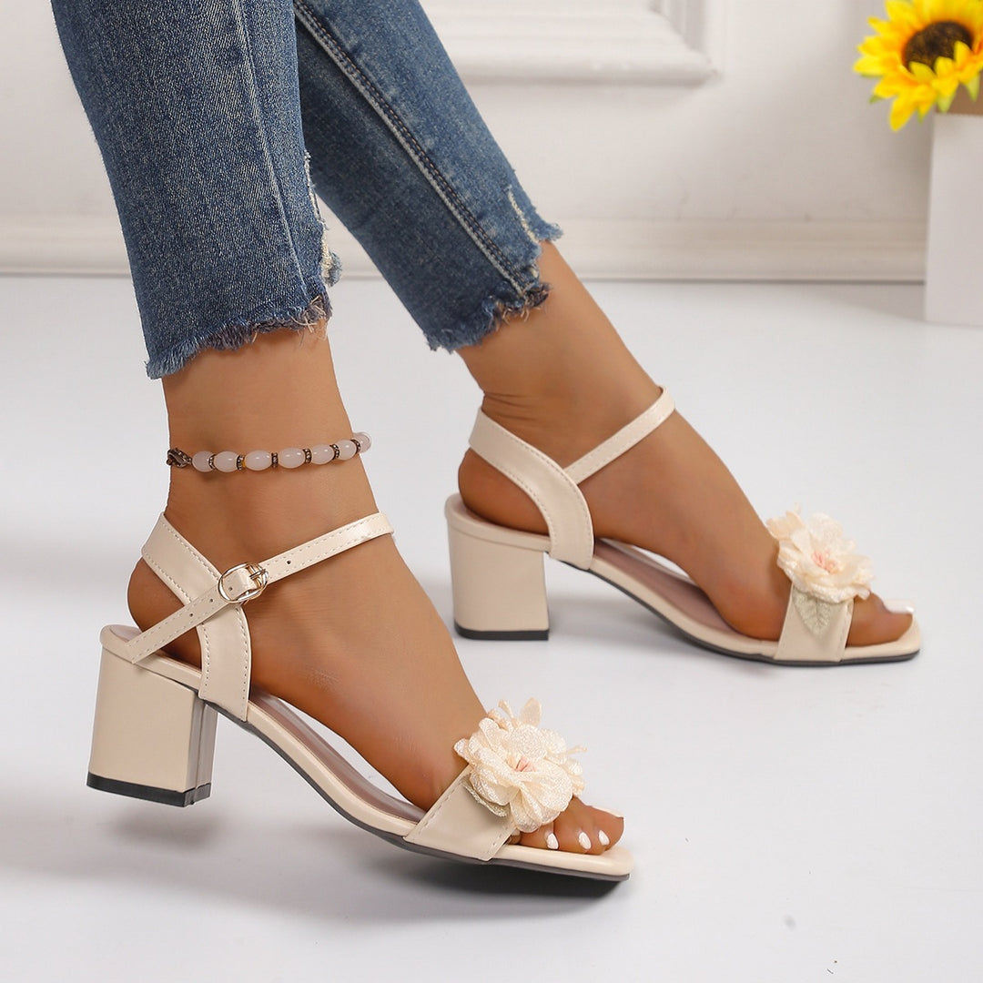 Damen Hochhackige Sandaletten mit floralen Akzenten EB