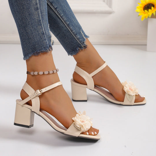 Damen Hochhackige Sandaletten mit floralen Akzenten EB