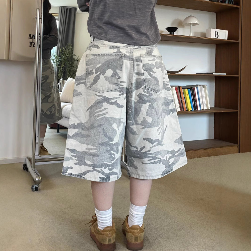 Damen Cargoshorts mit weitem Schnitt und modischem Camouflage-Muster EB