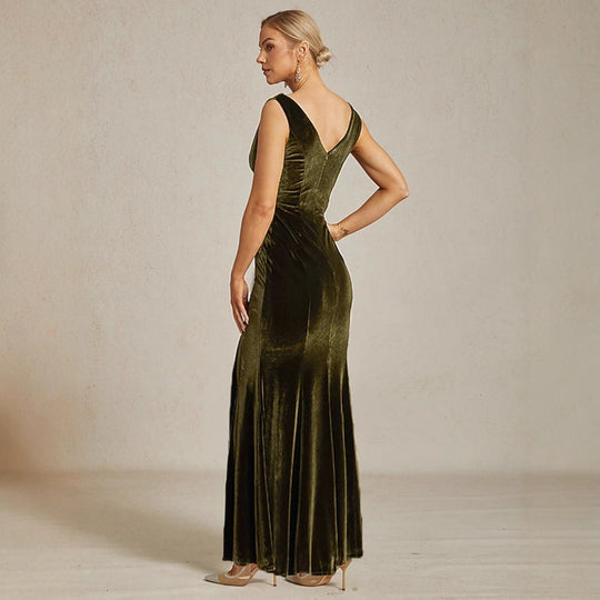 Damen Maxikleid aus samtigem Material mit elegantem Carmen-Ausschnitt EB