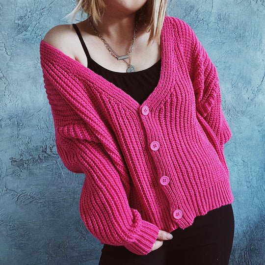 Damen kuschelige Strickjacke mit modernen Knopfdetails und weitem Schnitt EB