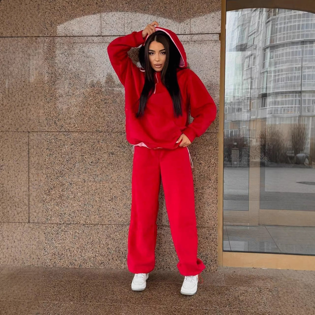 Damen Fleece-Loungewear-Set mit halbem Frontzip, gefütterter Kapuze und hochgeschnittener Komforthose Eichborn Berlin