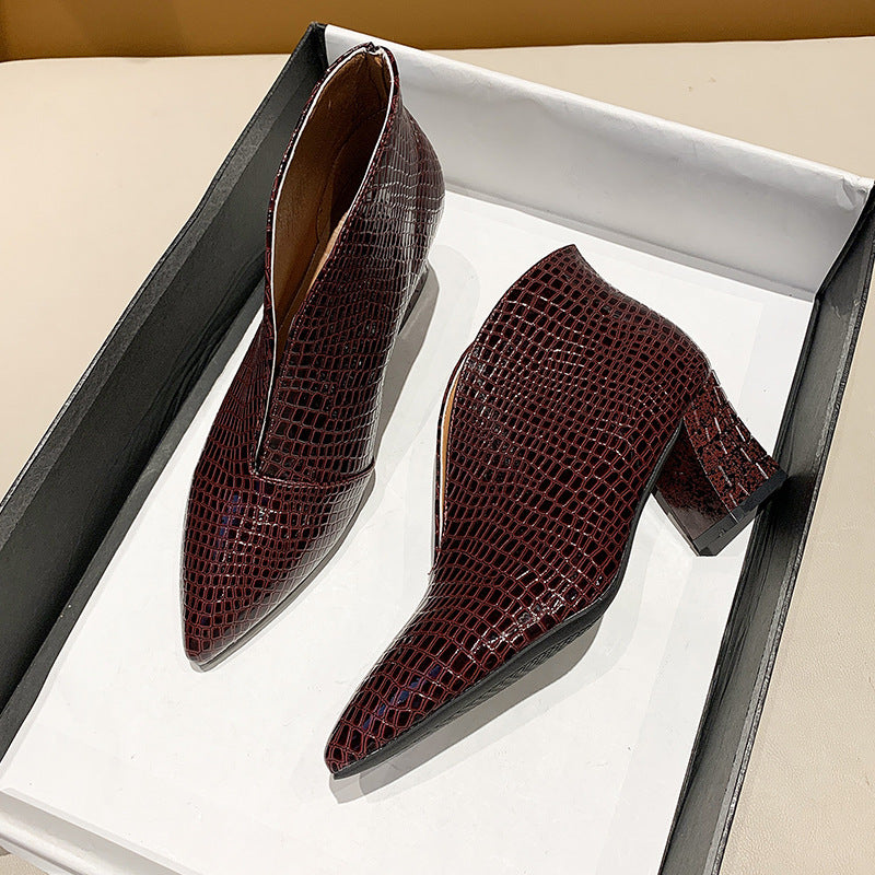 Damen nan spitze Stiefelette mit Krokoprägung und niedrigem Kittenabsatz EB
