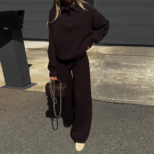 Damen Loungewear-Kombination mit lockerem Poloshirt und weitem Hosen EB