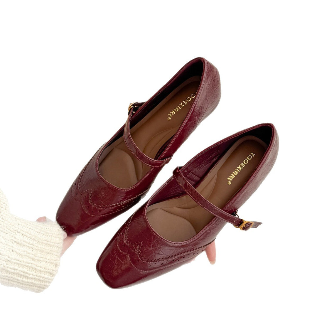 Damen elegante Ballerinas mit verstellbarem Riemen und feiner Brogue-Prägung EB