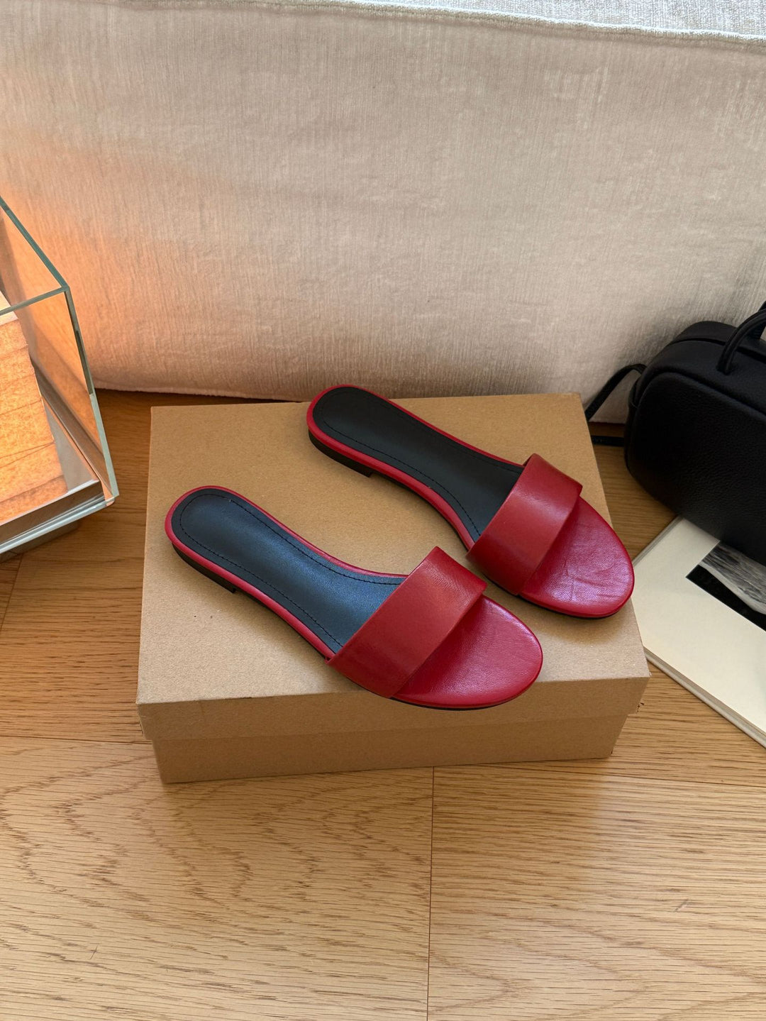 Damen Elegante Schlupfsandalen mit breitem Riemen aus hochwertigem Leder EB