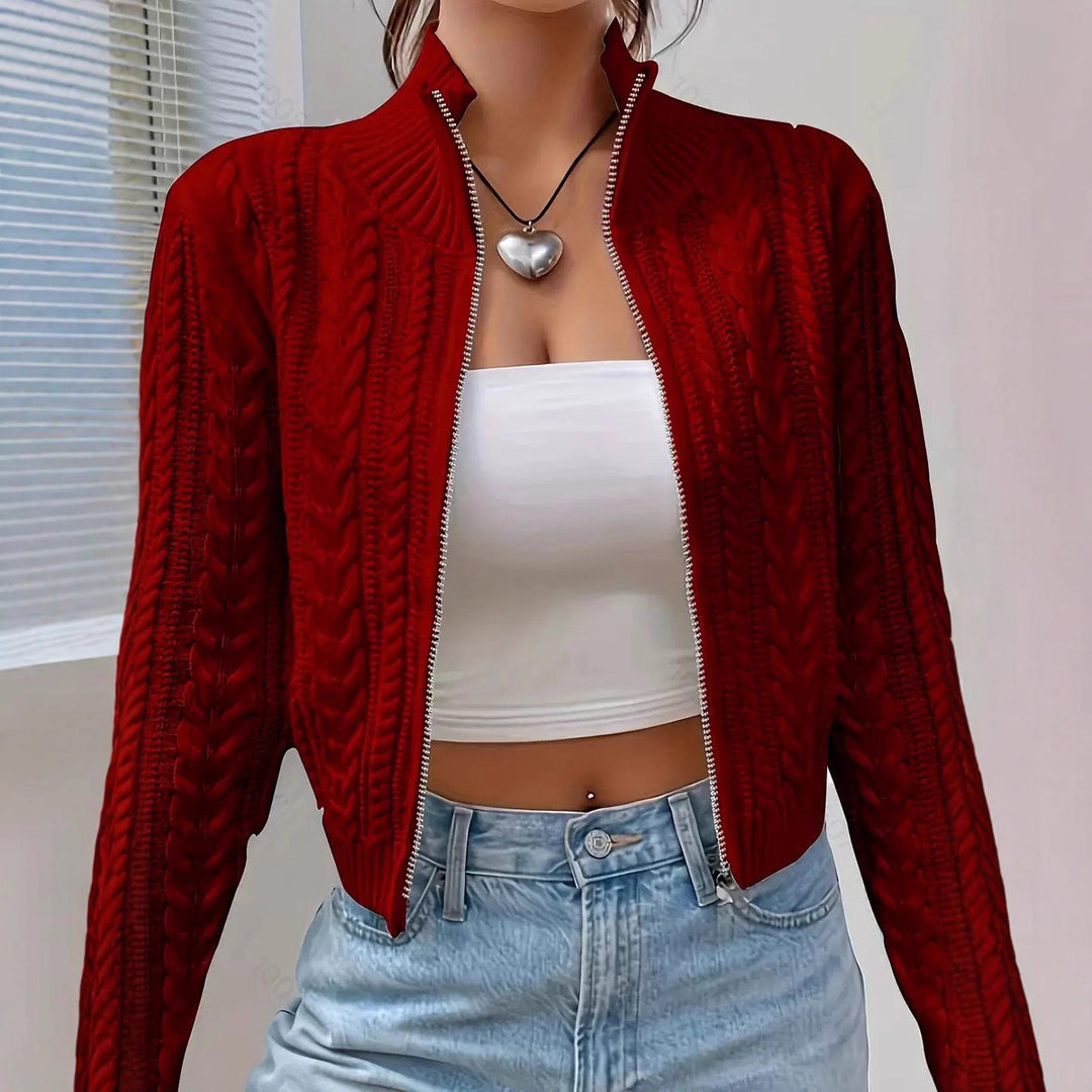 Damen Strickjacke mit elegantem Kabelstrickmuster und moderner Stehkragenoptik EB