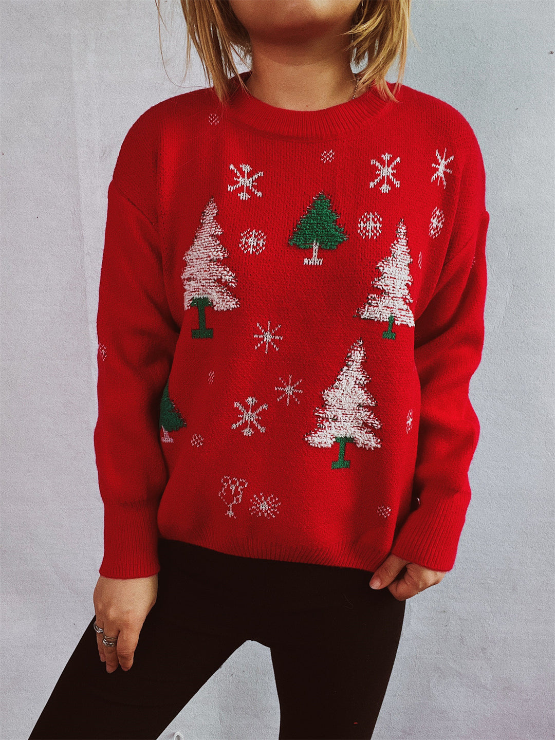Damen weihnachtlicher Pullover mit festlichem Baumdesign und flauschigem Material EB