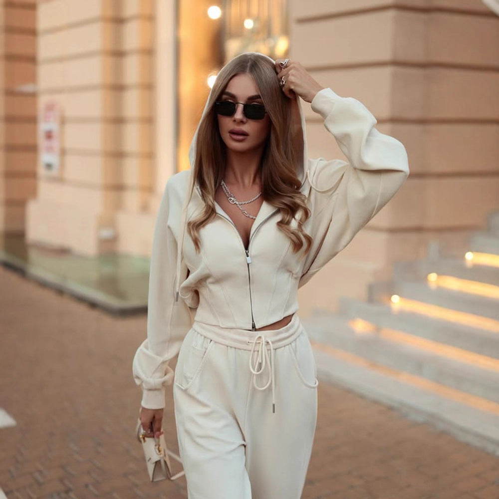 Damen tailliertes Kurzzip-Hoodie mit Statement-Ärmeln und weiter High-Waist Palazzo-Hose Eichborn Berlin