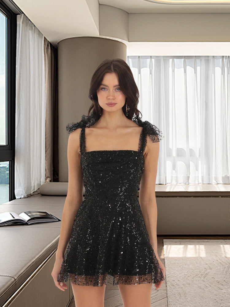 Damen Glitzerndes Minikleid mit dekorativen Trägern und funkelnden Details EB