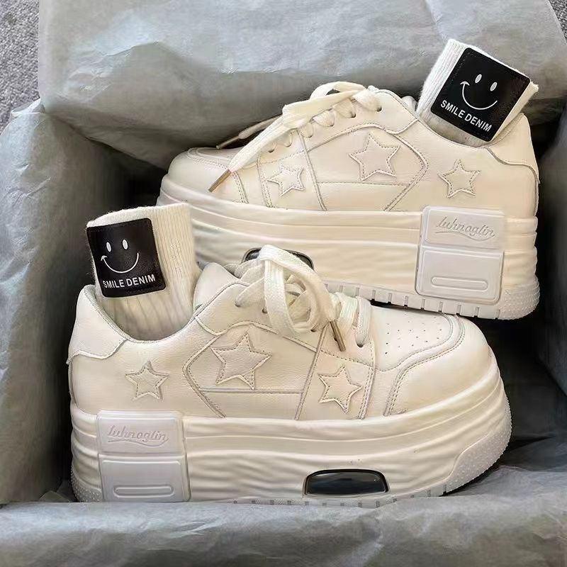 Damen modische Plateau-Sneaker mit Sternenapplikationen und verstärktem Sohlenprofil EB