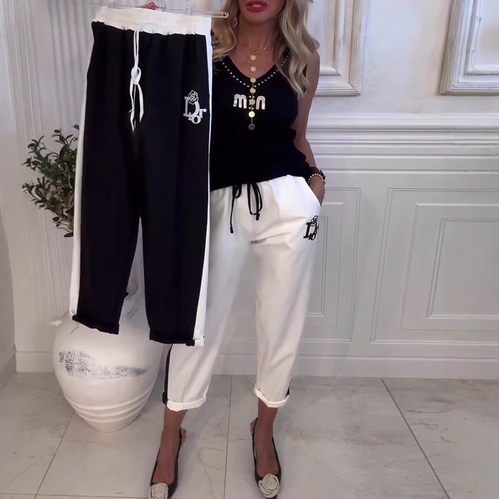 Damen nan Cropped-Jogginghose mit kontrastierendem Bund, seitlichem Zierstreifen, Kordelzug und Logostickerei EB