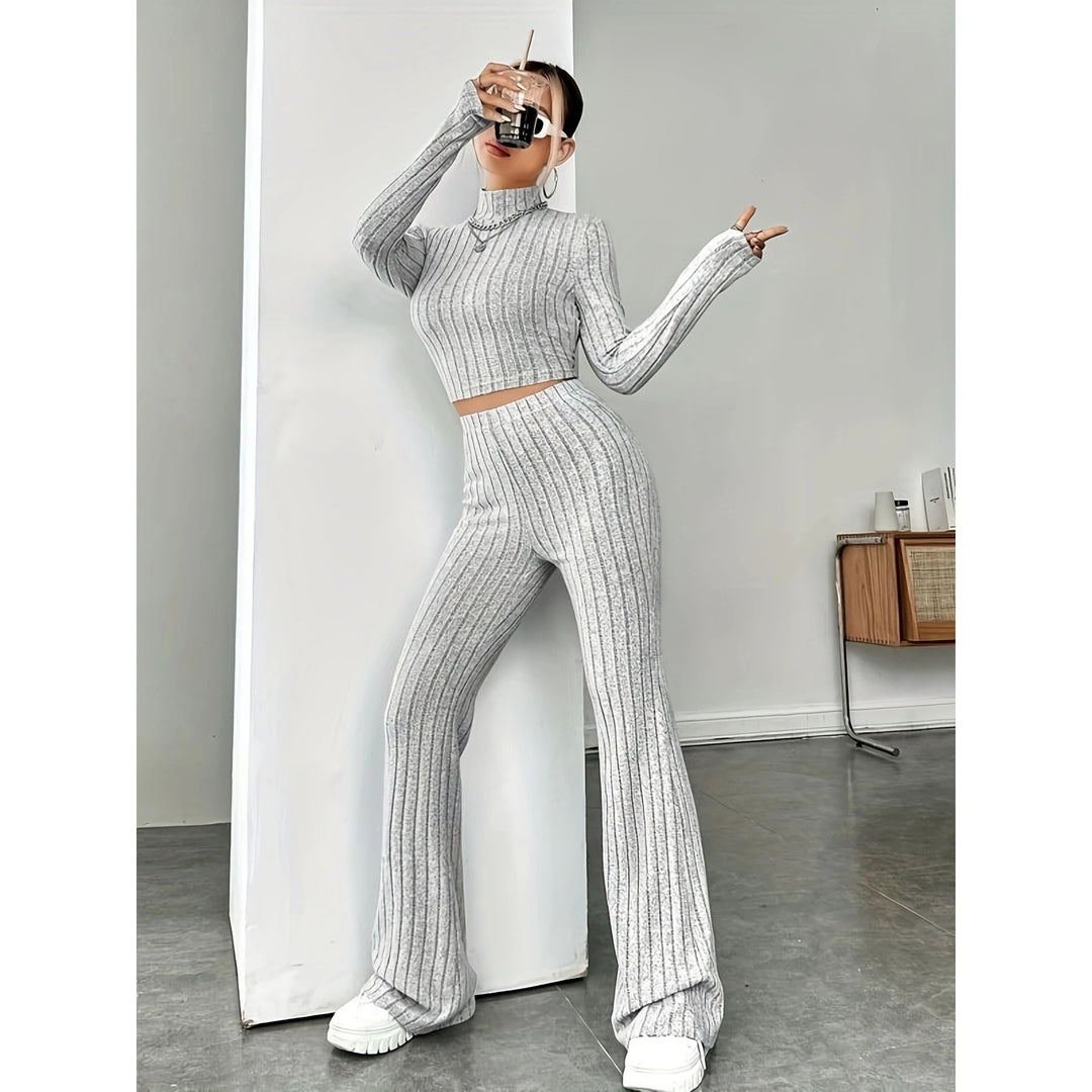 Damen Strickanzug mit hochgeschlossener Bluse und weitem Hosenbein EB