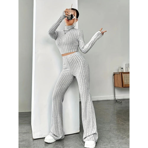 Damen Strickanzug mit hochgeschlossener Bluse und weitem Hosenbein EB