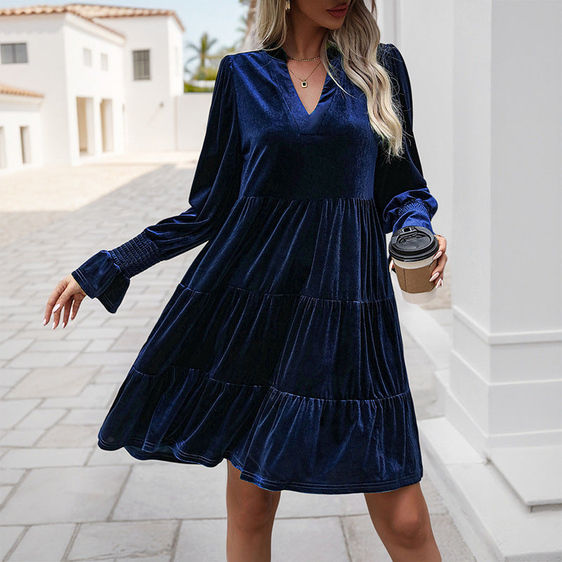 Damen Velvet-Kleid mit V-Ausschnitt und voluminösem Rüschendesign EB