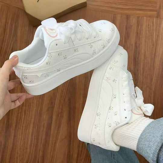 Damen Sneakers mit verspieltem Blumenmuster und komfortabler Sohle EB